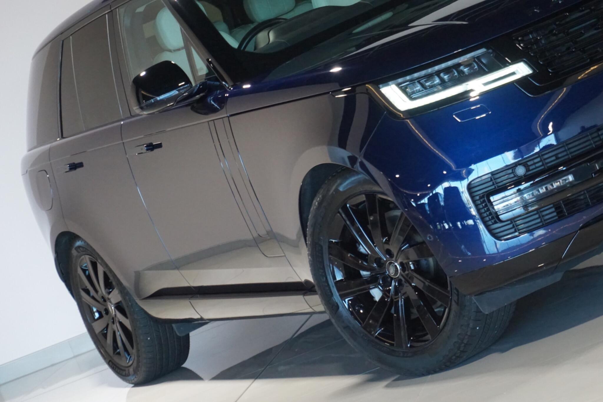 Land Rover Range Rover 3.0 D300 MHEV SE SUV 5dr Diesel Auto 4WD Euro 6 (s/s) (300 ps)